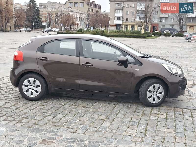 Хэтчбек Kia Rio 2012 в Кременчуге