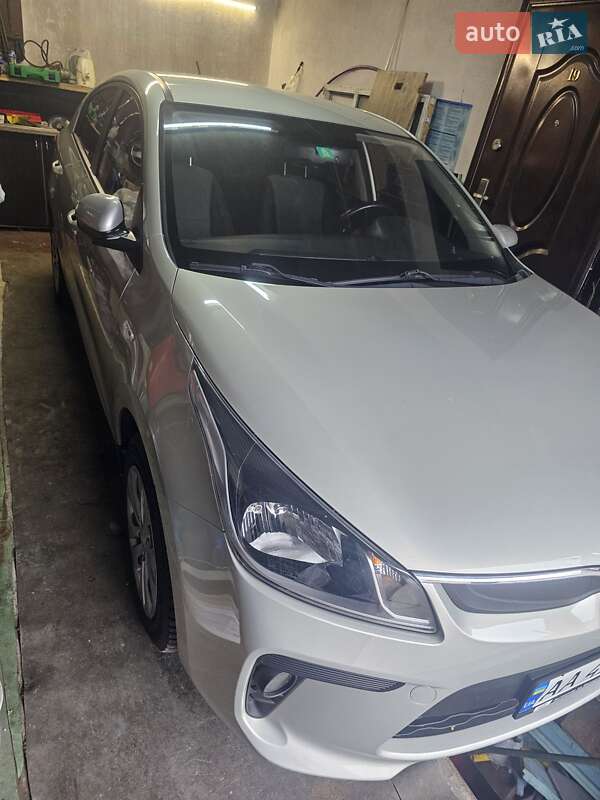 Седан Kia Rio 2018 в Киеве