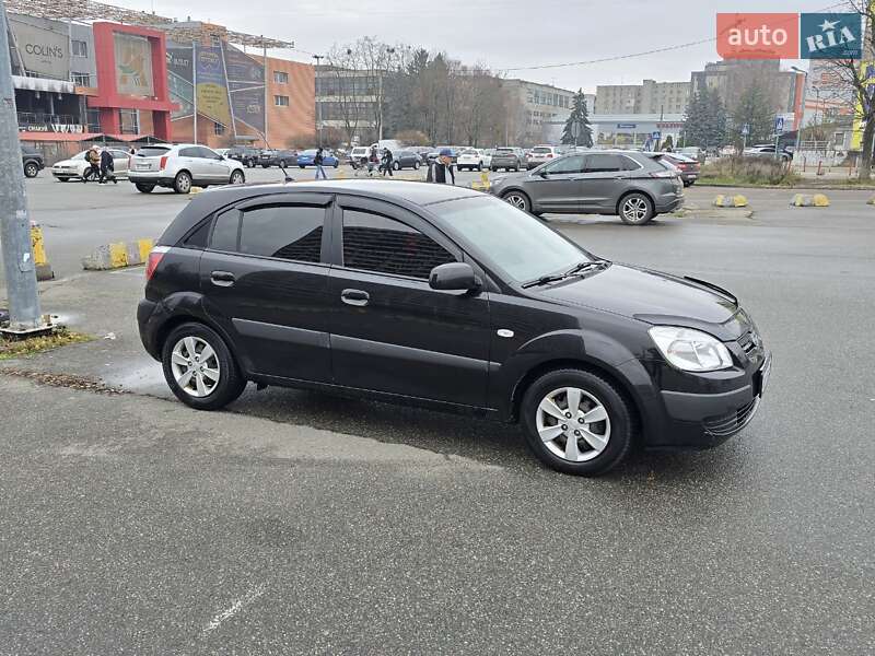 Хэтчбек Kia Rio 2007 в Киеве