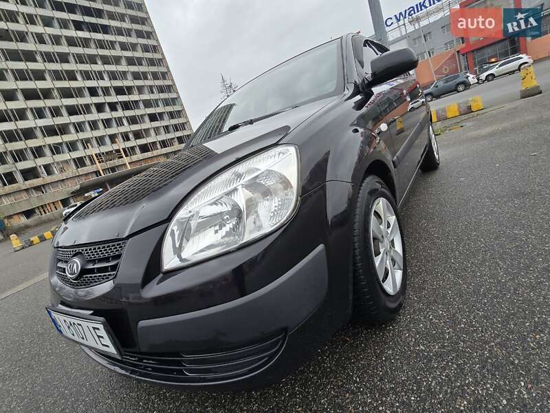 Хэтчбек Kia Rio 2007 в Киеве
