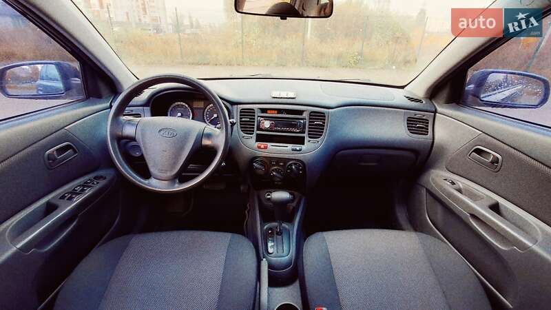Хэтчбек Kia Rio 2006 в Вишневом