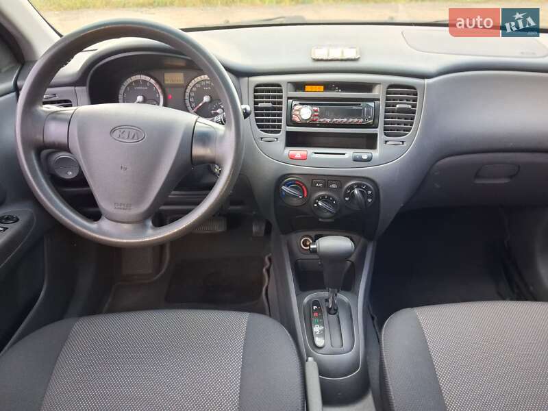 Хэтчбек Kia Rio 2006 в Вишневом