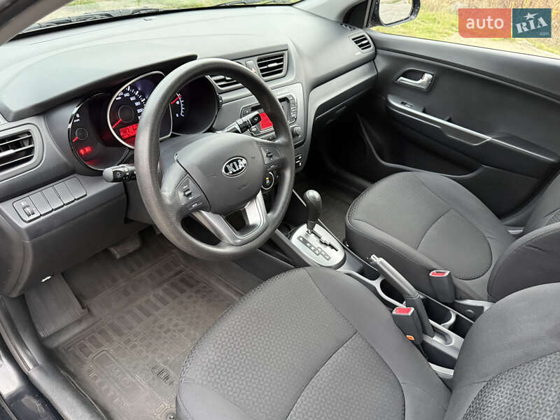 Седан Kia Rio 2013 в Днепре