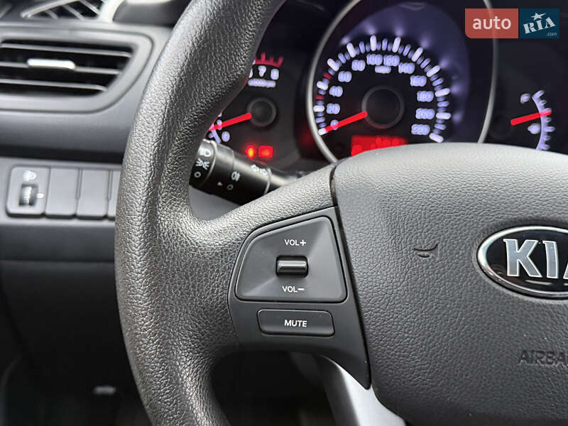 Седан Kia Rio 2013 в Днепре