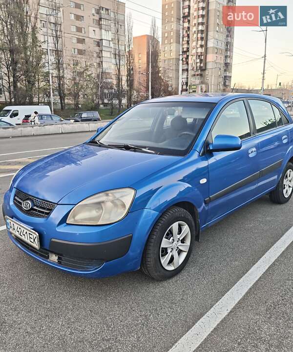 Хэтчбек Kia Rio 2008 в Киеве