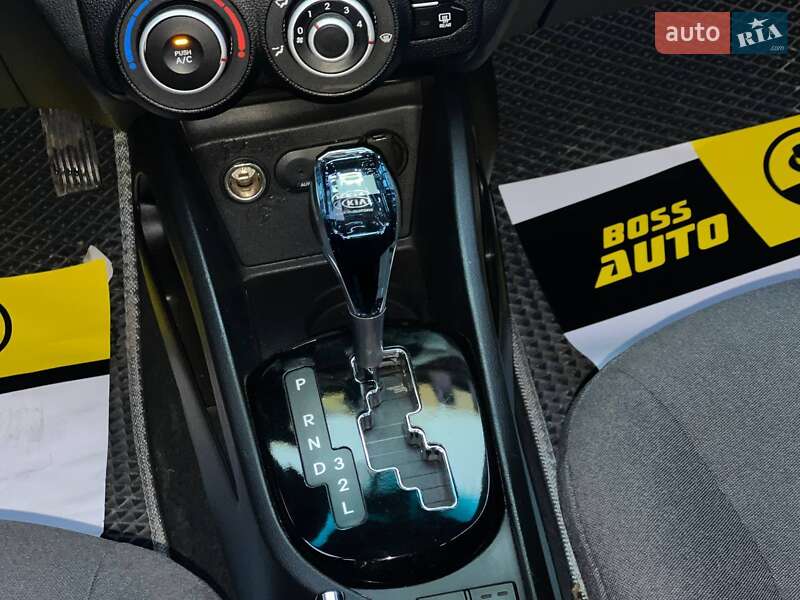 Седан Kia Rio 2012 в Ивано-Франковске