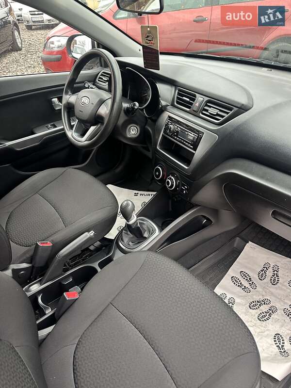 Седан Kia Rio 2012 в Смеле