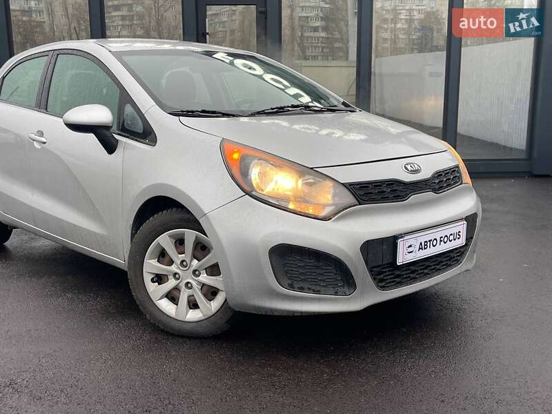 Хэтчбек Kia Rio 2012 в Киеве
