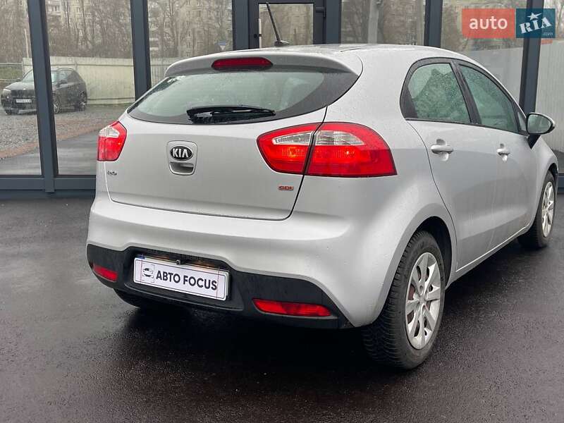 Хэтчбек Kia Rio 2012 в Киеве