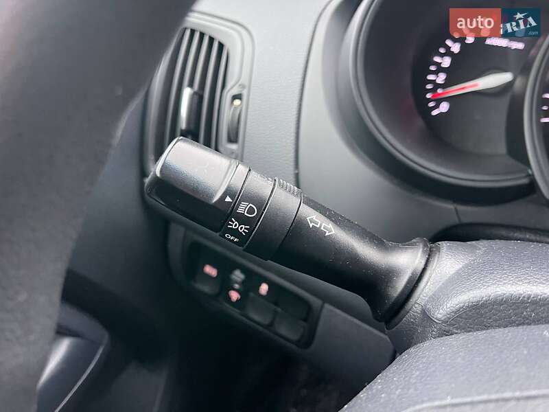 Хэтчбек Kia Rio 2012 в Киеве