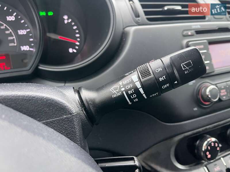 Хэтчбек Kia Rio 2012 в Киеве