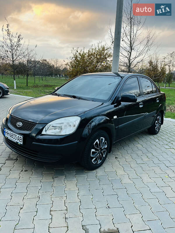 Седан Kia Rio 2006 в Измаиле