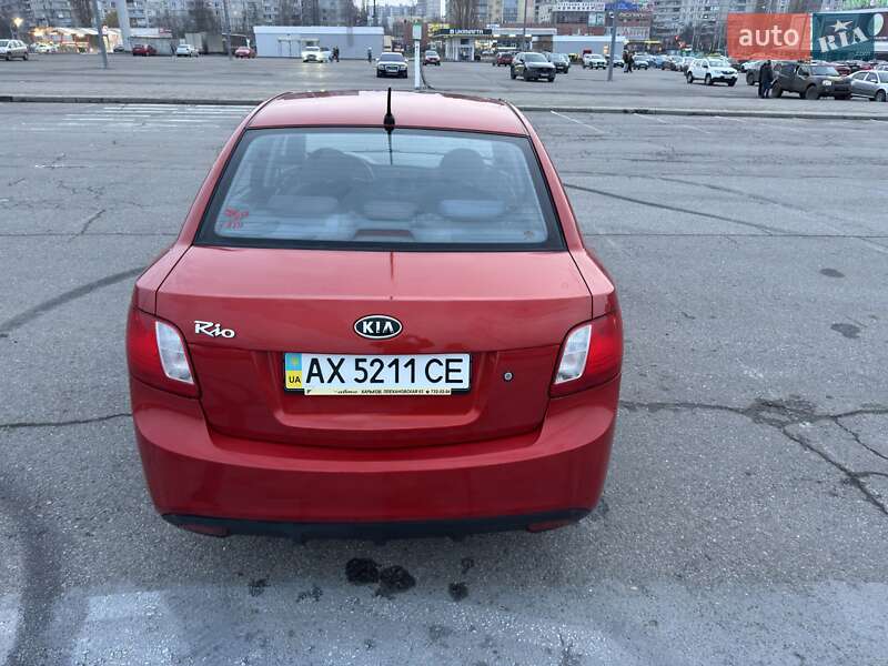 Седан Kia Rio 2010 в Кременчуге