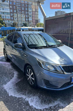 Седан Kia Rio 2014 в Дніпрі