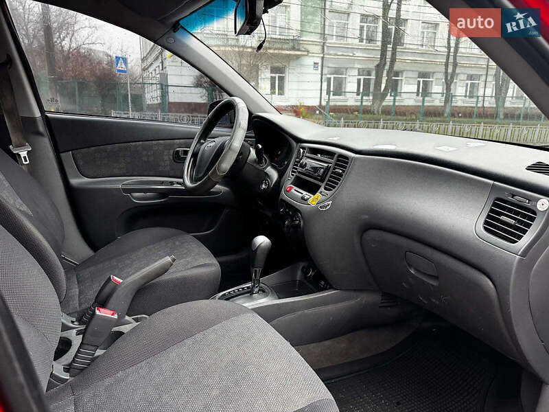 Хэтчбек Kia Rio 2008 в Киеве