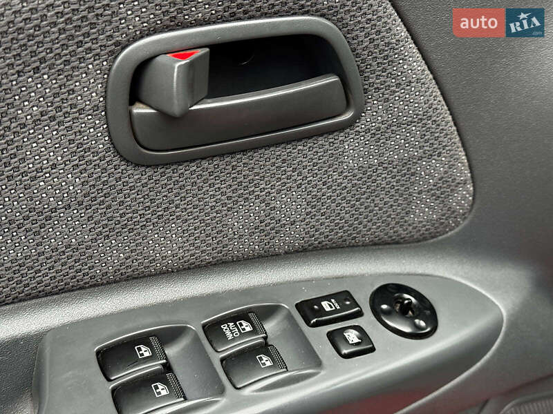 Хэтчбек Kia Rio 2008 в Киеве