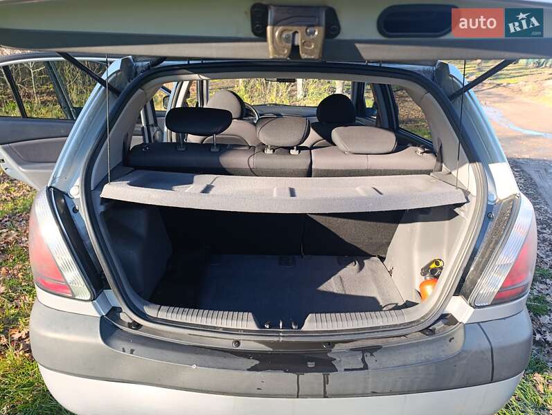 Хэтчбек Kia Rio 2005 в Онуфриевке