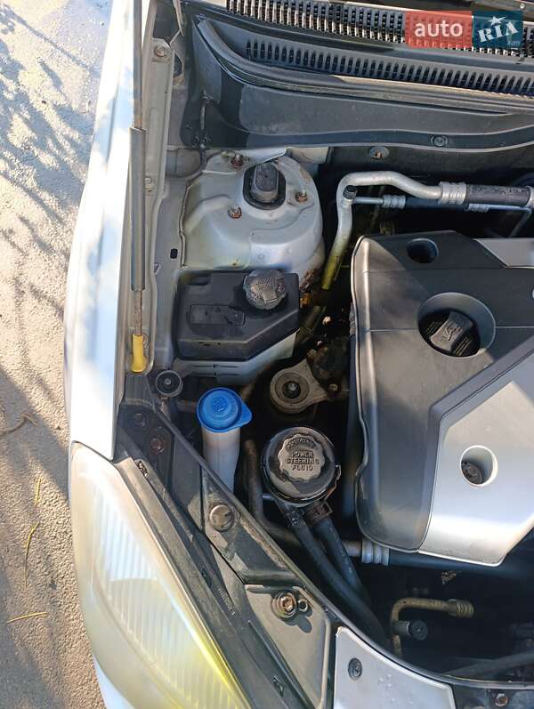 Хэтчбек Kia Rio 2005 в Онуфриевке