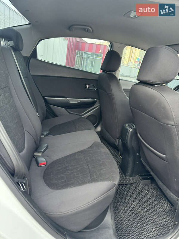 Седан Kia Rio 2011 в Киеве