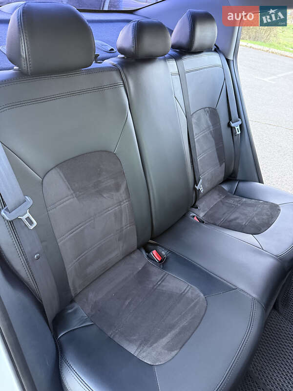 Седан Kia Rio 2016 в Кривом Роге