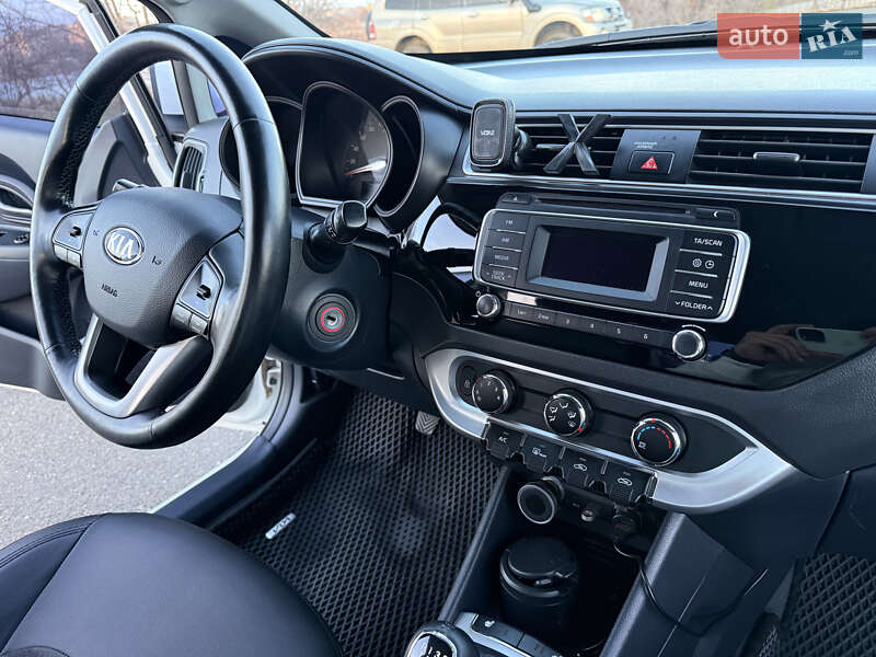 Седан Kia Rio 2016 в Кривом Роге