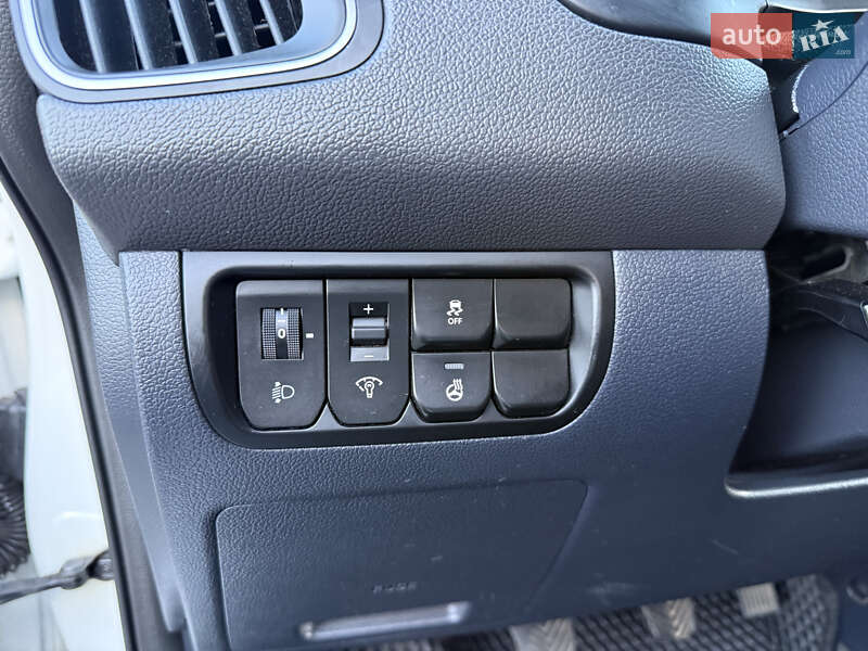 Седан Kia Rio 2016 в Кривом Роге