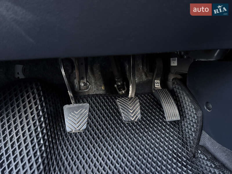 Седан Kia Rio 2016 в Кривом Роге