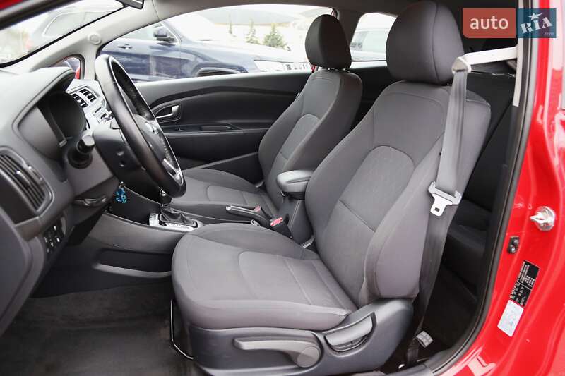 Хэтчбек Kia Rio 2016 в Киеве