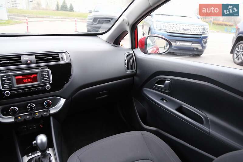 Хэтчбек Kia Rio 2016 в Киеве