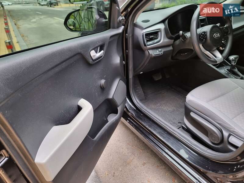 Седан Kia Rio 2017 в Києві