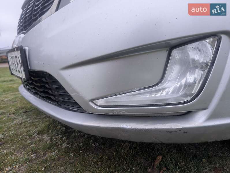 Седан Kia Rio 2012 в Гайвороне