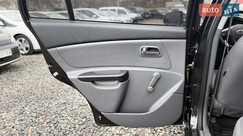 Седан Kia Rio 2011 в Бердичеве