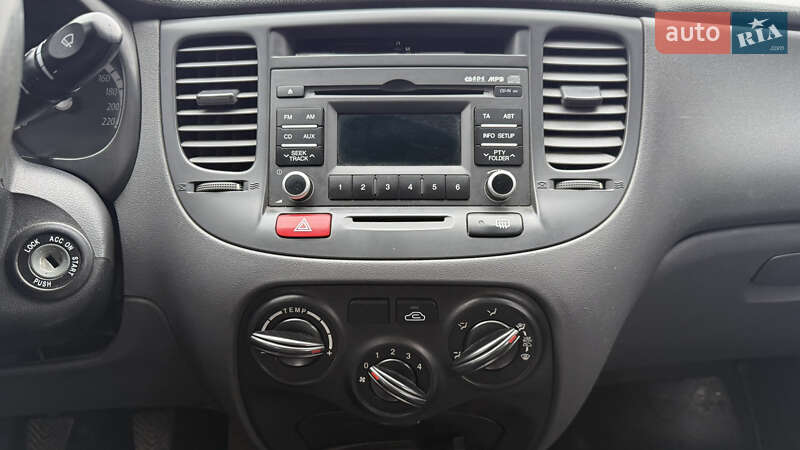 Седан Kia Rio 2011 в Бердичеве