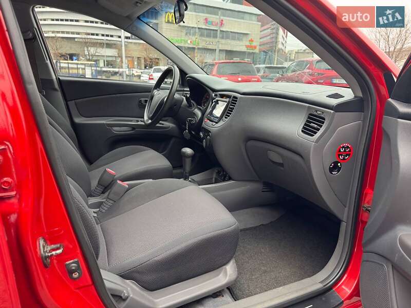 Хэтчбек Kia Rio 2006 в Днепре