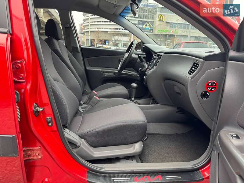 Хэтчбек Kia Rio 2006 в Днепре