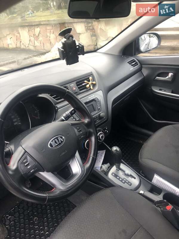 Седан Kia Rio 2013 в Ровно