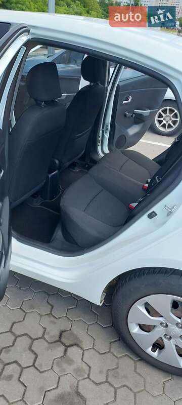 Седан Kia Rio 2013 в Киеве