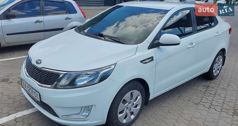 Седан Kia Rio 2013 в Киеве