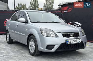 Седан Kia Rio 2010 в Днепре