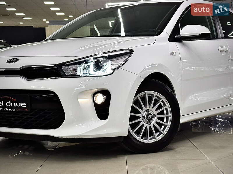 Хэтчбек Kia Rio 2017 в Николаеве