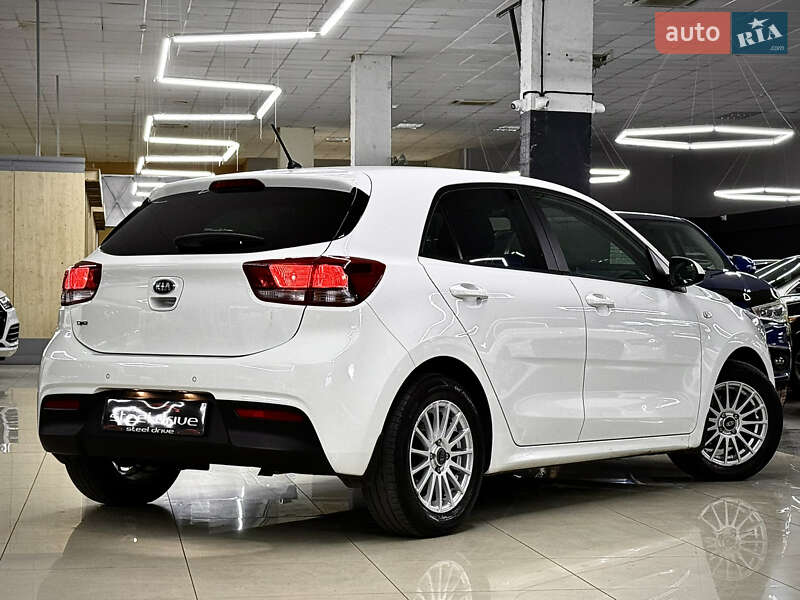 Хэтчбек Kia Rio 2017 в Николаеве