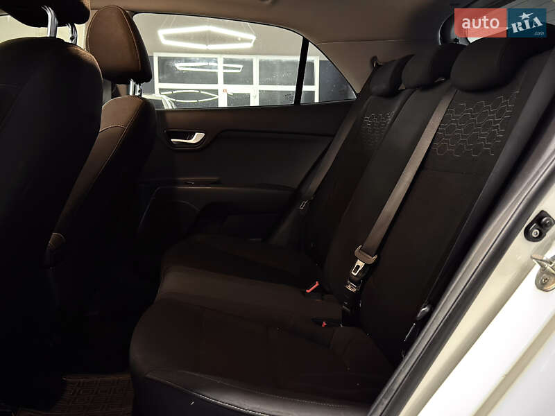 Хэтчбек Kia Rio 2017 в Николаеве
