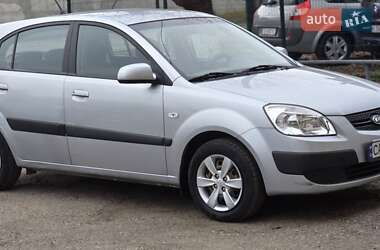Хэтчбек Kia Rio 2008 в Смеле