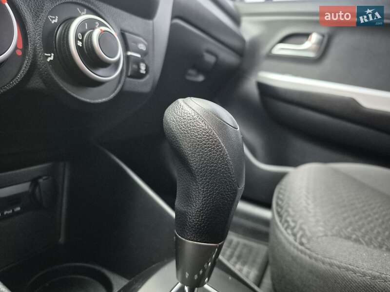 Хэтчбек Kia Rio 2013 в Киеве