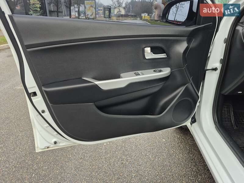 Хэтчбек Kia Rio 2013 в Киеве