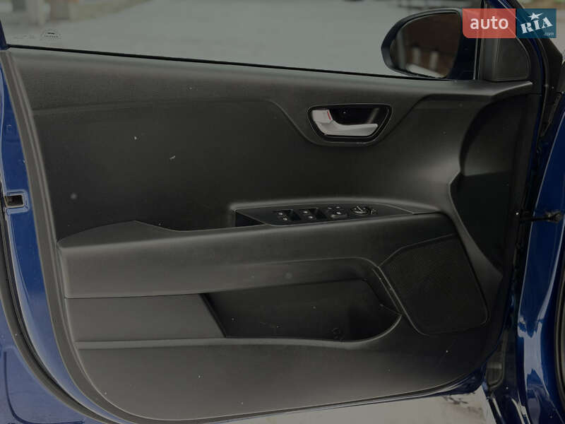 Седан Kia Rio 2019 в Львові