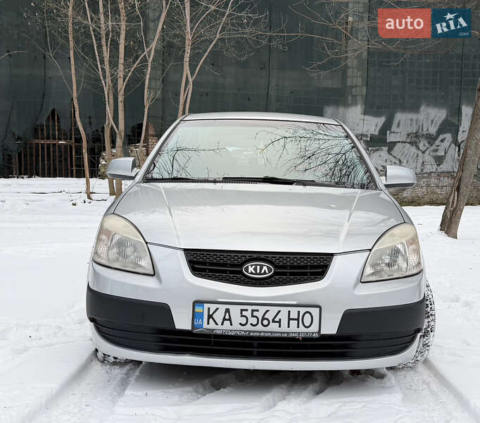 Хэтчбек Kia Rio 2008 в Киеве