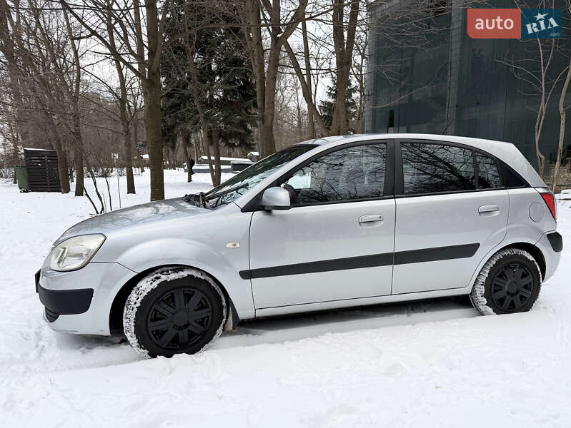 Хэтчбек Kia Rio 2008 в Киеве