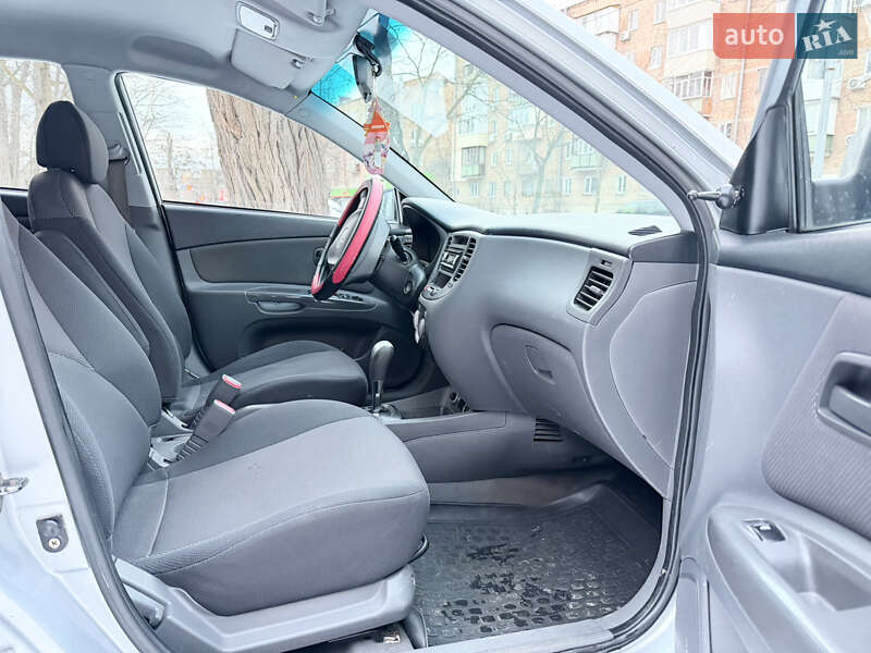 Хэтчбек Kia Rio 2008 в Киеве