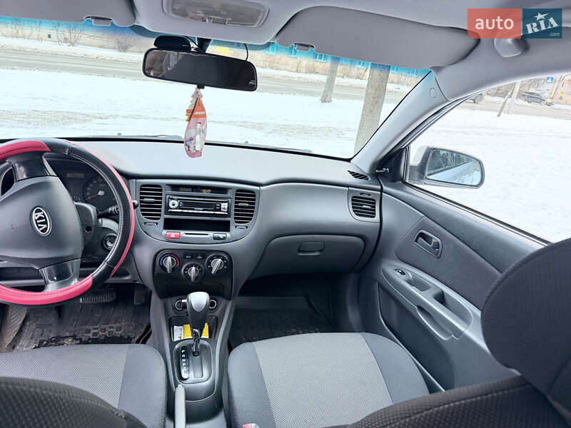 Хэтчбек Kia Rio 2008 в Киеве